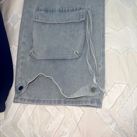 Stylish Light Blue Cargo Jeans for Women - Picture 4 of 12